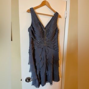 Laura/IGNITE EVENINGS Silver Sequin Bead Ruffle cocktail dress size 14